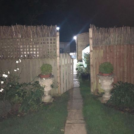 Cosy Garden Log Cabin Солсбери Экстерьер фото