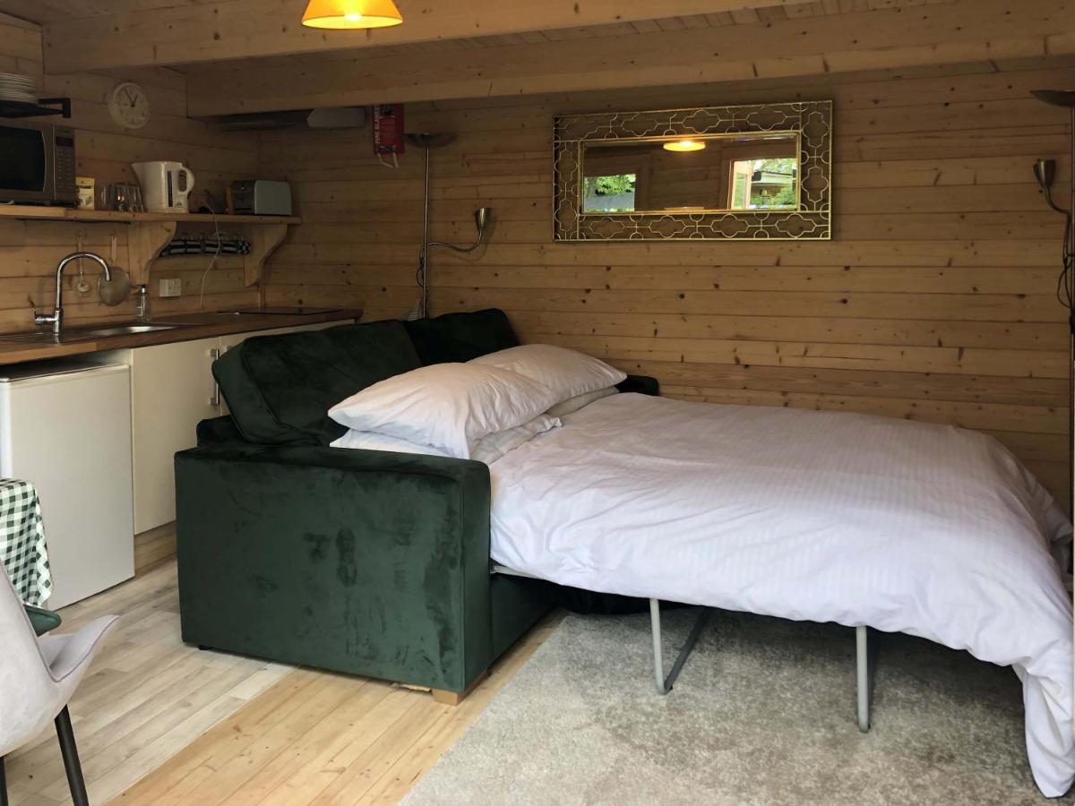 Cosy Garden Log Cabin Солсбери Экстерьер фото