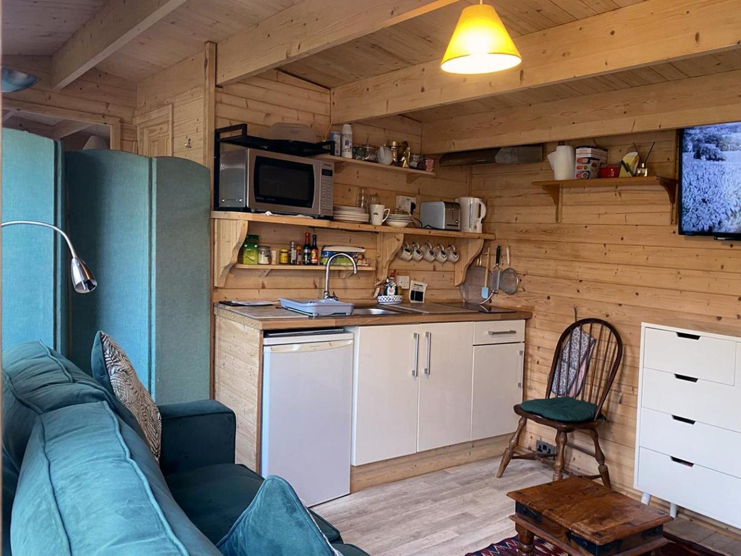 Cosy Garden Log Cabin Солсбери Экстерьер фото